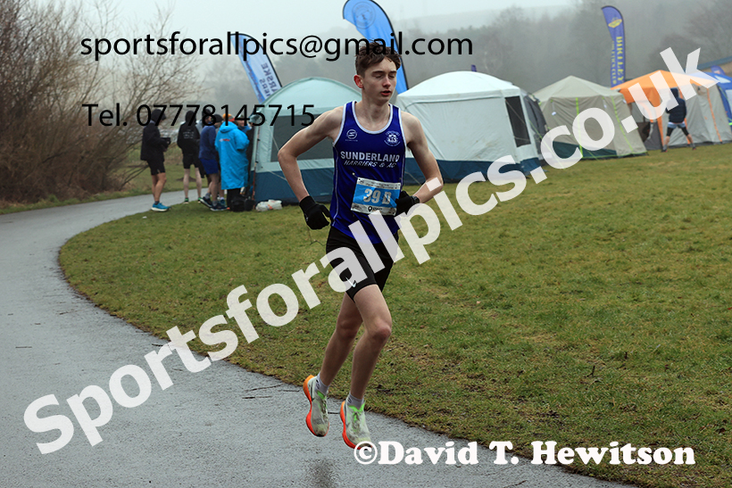 Senior Men and Over-35s to 49s Mens 2025 NECAA Royal Signals Road Relays Champs.,  Hetton Lyons Country Park, Hetton le Hole, County Durham. Photo: David T. Hewitson/Sports for All Pics
